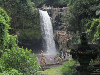 people-waterfall-scaled-e1750940208986
